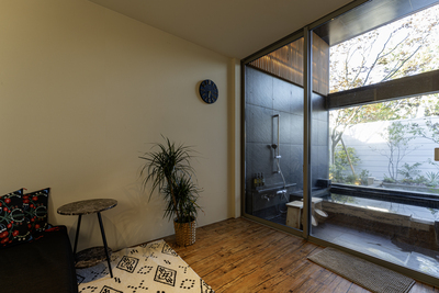 4.ジャポニカモダン　亜麻(ama)　天然温泉＆露天風呂付　3名　60分　3,800円