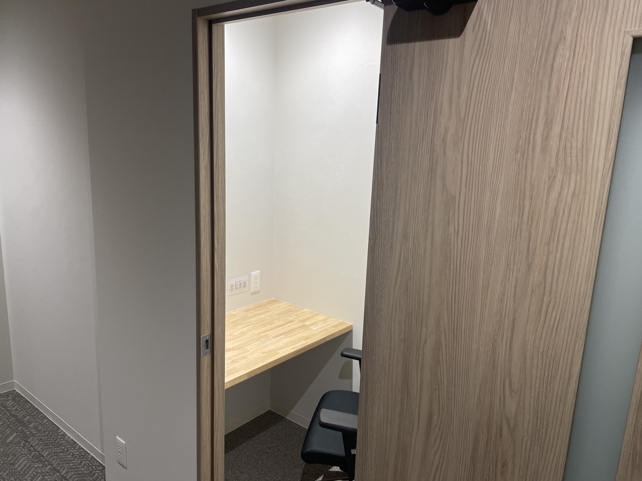 （六本木）TELブース－③