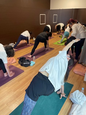 軸を感じるフロー&緩めるヨガ　 🔥🔥🔥 　　kanako