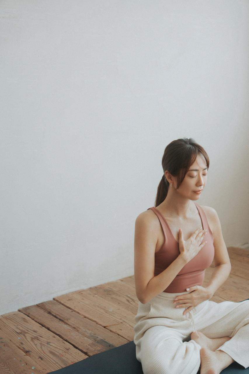 1週間の疲れを癒やすアロマヨガ