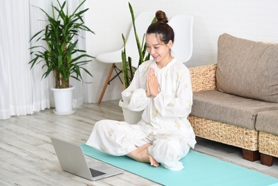 お昼の陰ヨガ・オンラインレッスン