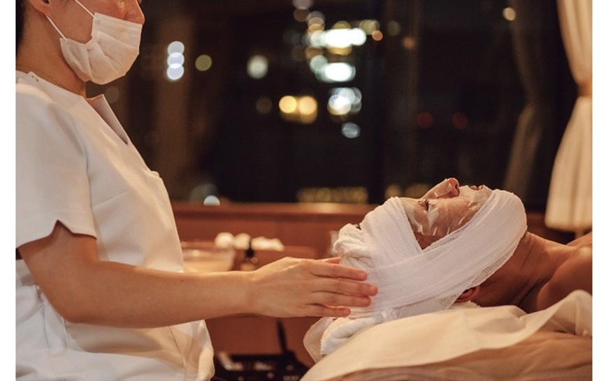 小顔エステ　脳洗浄®︎