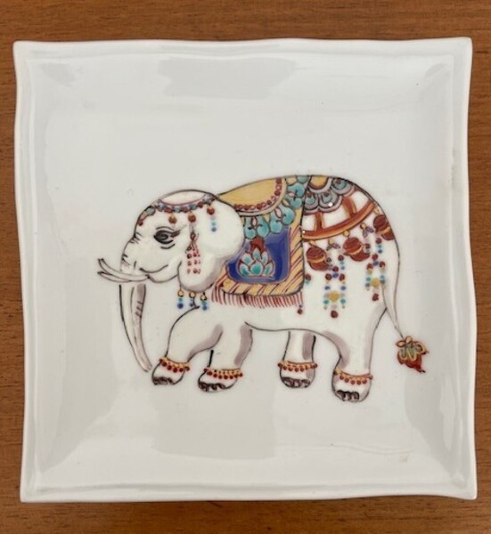 《錢屋塾》文化講座　ゑ峰　伊賀 恵理子先生に学ぶ有田焼色絵付け『色絵白象文四角皿』