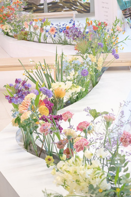 SPECIAL【２月限定　ミモザと春のお花のボックスアレンジメント】春のお花が箱から飛び出すような可愛すぎるアレンジ