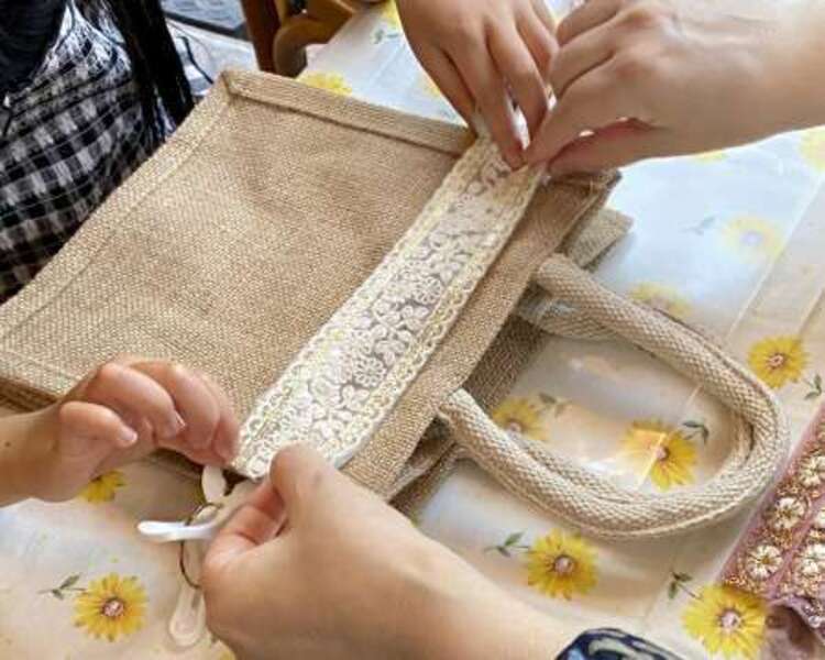 インド刺繍リボンでジュートバッグをオシャレに！
