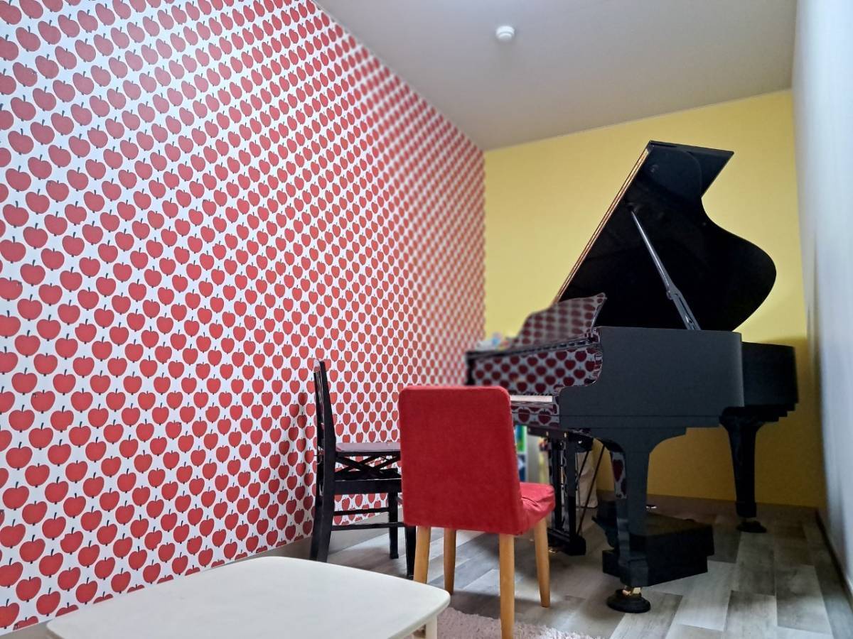 【北園校】1階第1レッスン室（グランドピアノ）