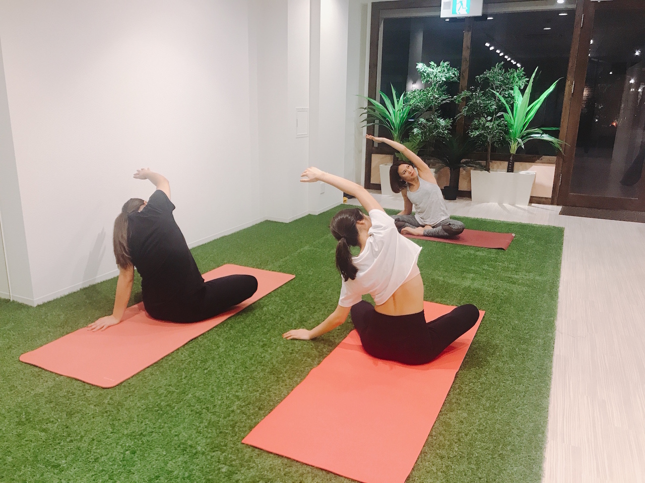 水曜日6:15-7:15 朝ヨガ(Mai)