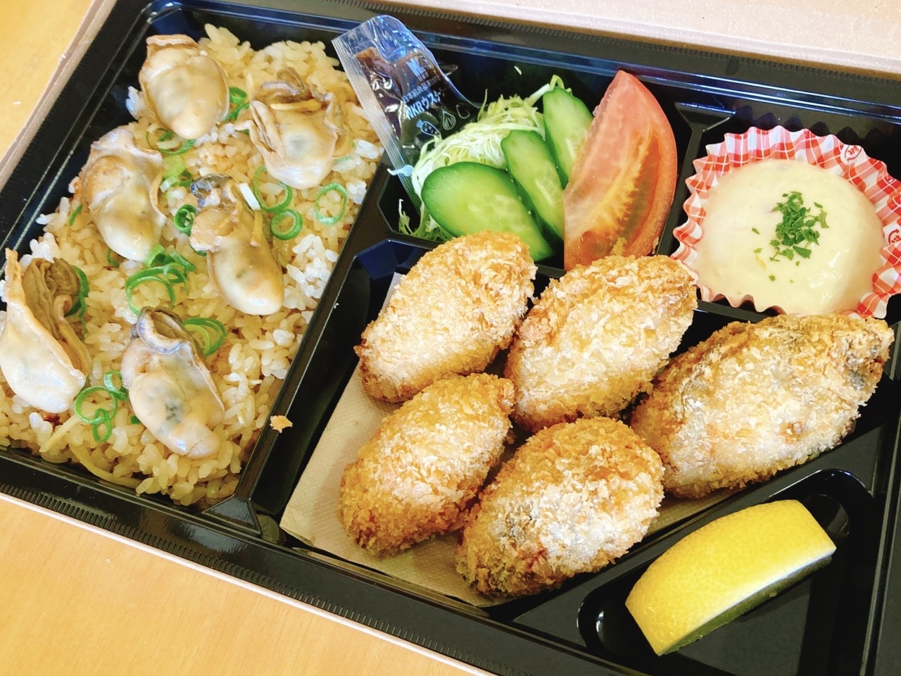 牡蠣尽くし弁当（カキ飯・カキフライ）