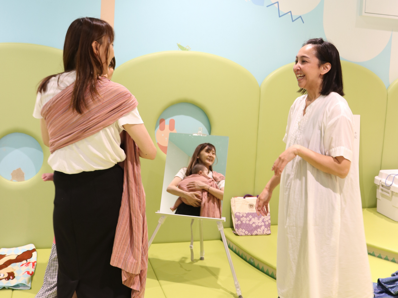 【つどいのひろば】ママの学び舎「親子に優しい抱っこのおはなし会」