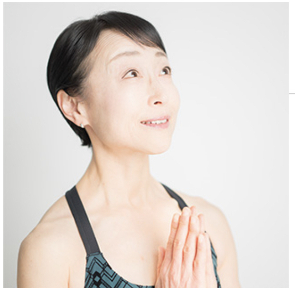 "Gillot"の楽しく動くアシュタンガヨガ