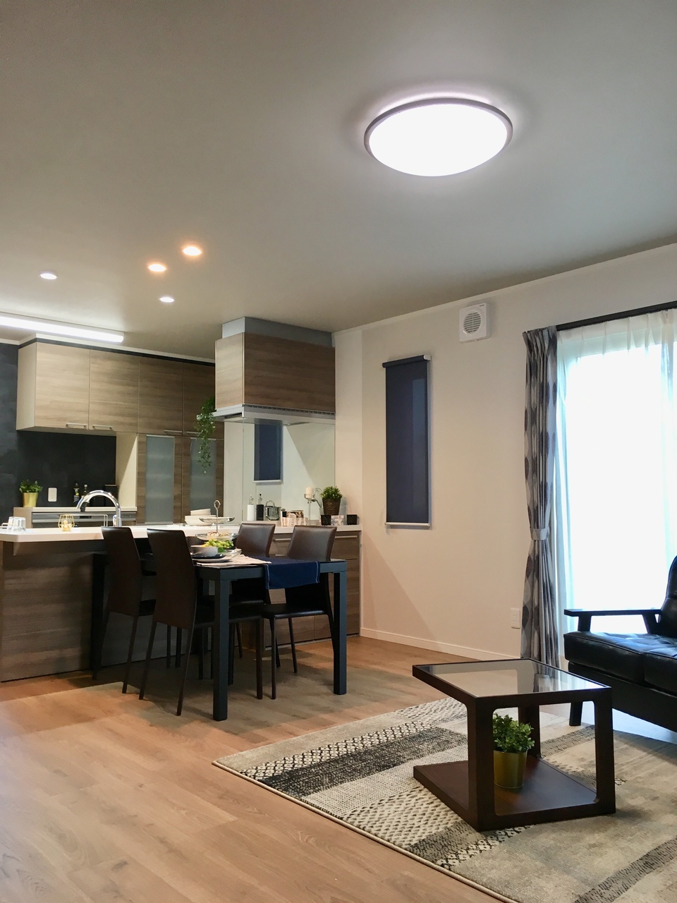 岩手県奥州市～ママが喜ぶ家事ラク動線、たっぷり収納のグレイッシュモダンのお家～