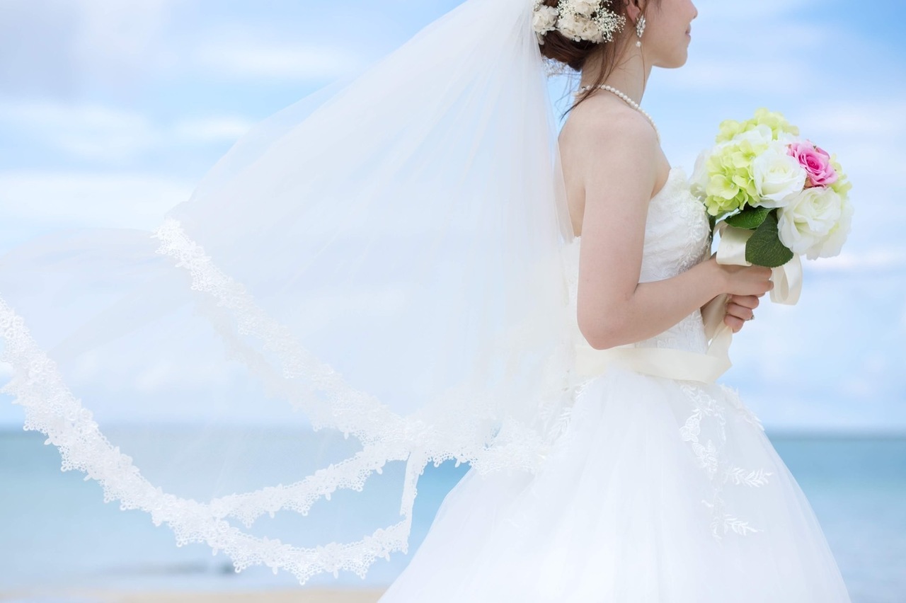 ヨロン島百合が浜ウェディングフォト（ドレス等全てご用意しております）約100枚分データ＋アルバムお渡し　税込24万円