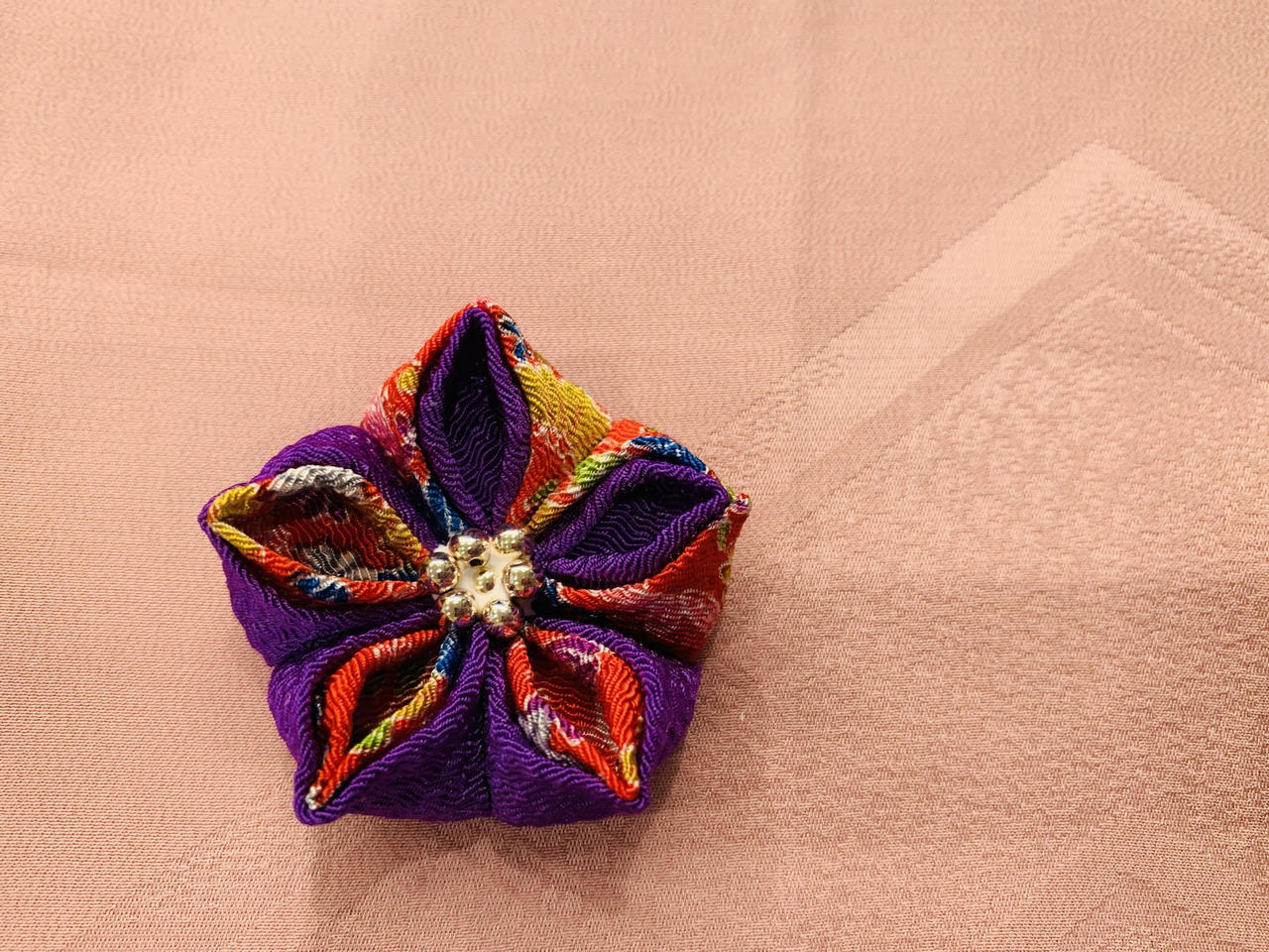 【調布】秋の訪れを告げる つまみ細工のお花のブローチ作り｜2019年9月7日(土)