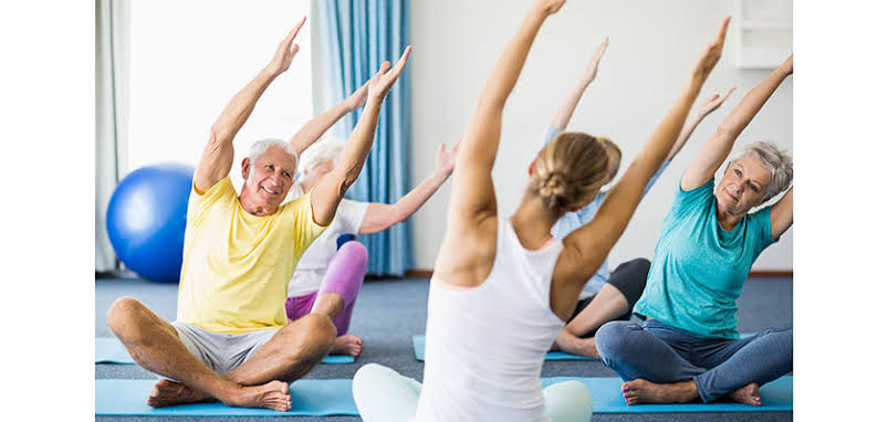 やさしいシニアヨガ