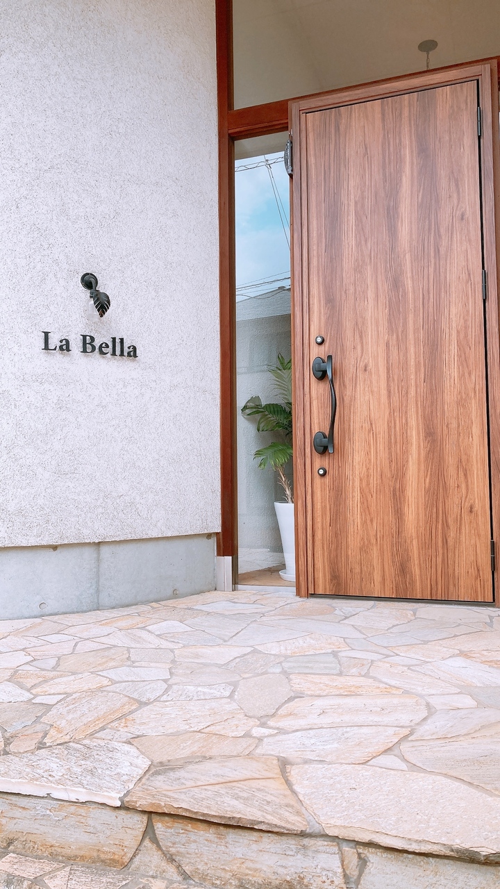 La Bellaの予約受付【美容室 エステ 脂肪冷却 医療ホワイトニング エクソソーム】