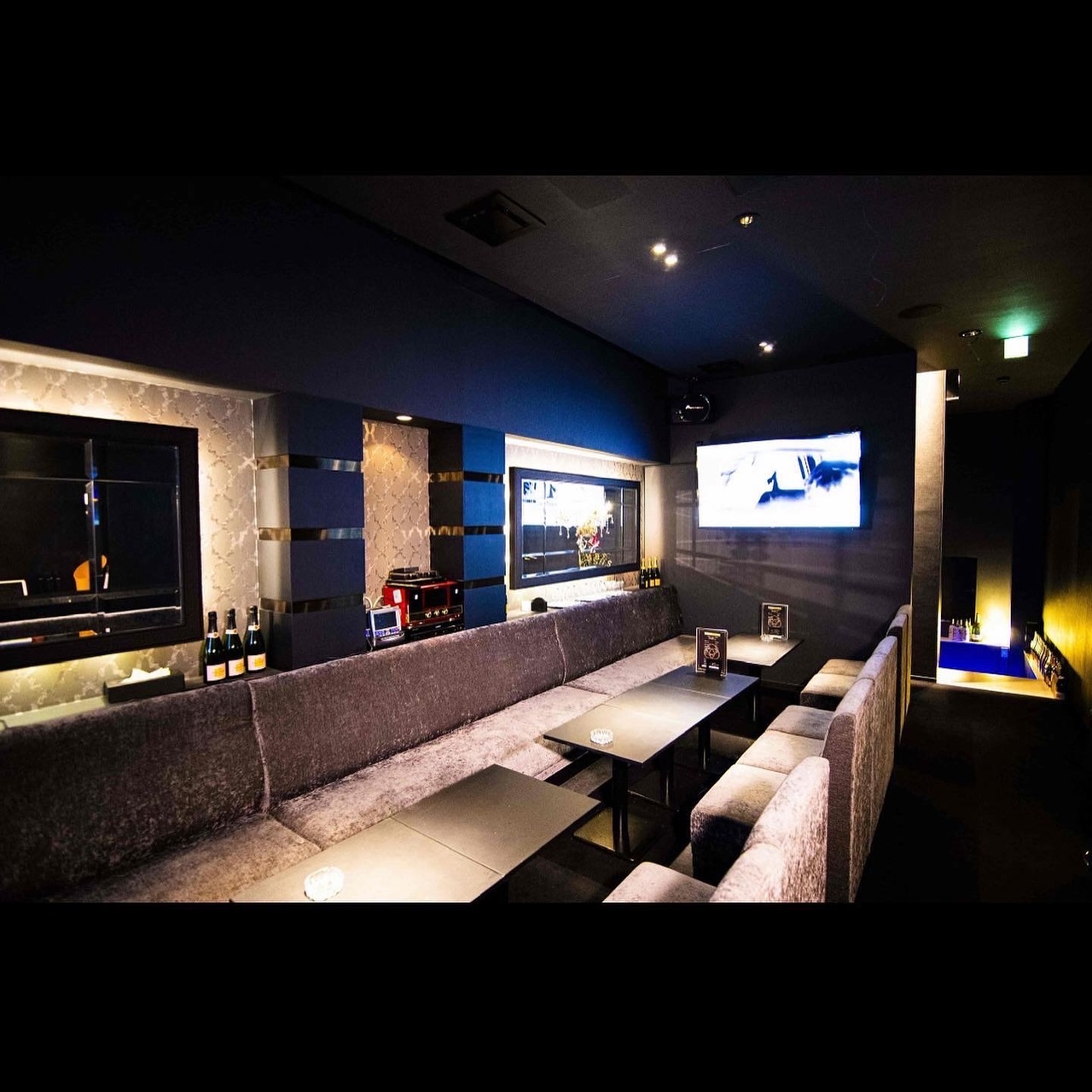 DINING BAR SHARE　シーシャ　カラオケ　イタリアン