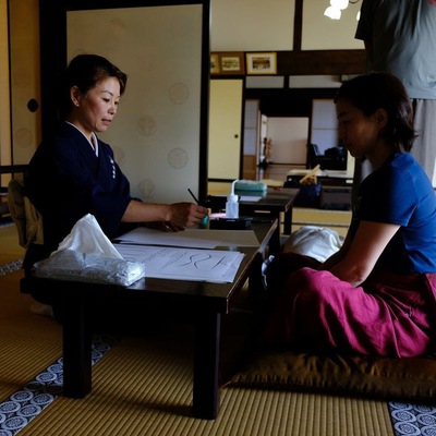 写仏会@功徳院  お盆用蓮華色紙作り