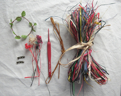 木木「ラフィアのハンドワーク」〜3つのモチーフで作る、  ブローチ・ブレスレット・ネックレス（キット付き＊かぎ針なし）