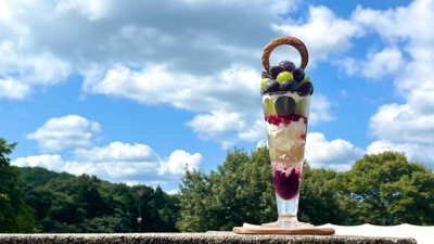 【岡山ぶどうのグラスパフェ】　水車の里フルーツトピア産ぶどうも使用