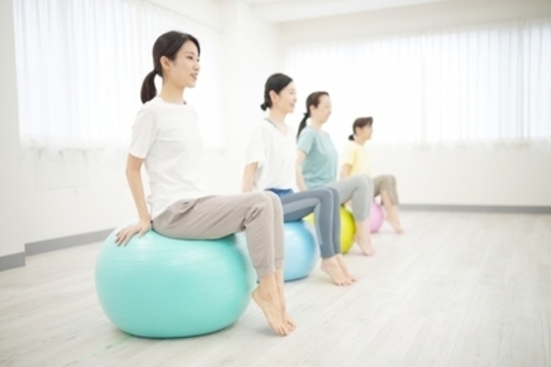 楽しく弾むバランスボール(※金曜日開催)