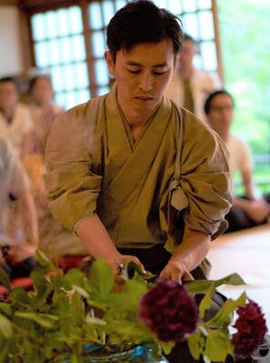 【瓶花レッスン】瓶花を学ぶ！家のインテリアに活かせる投入れを初心者から丁寧に　～松風レッスン～