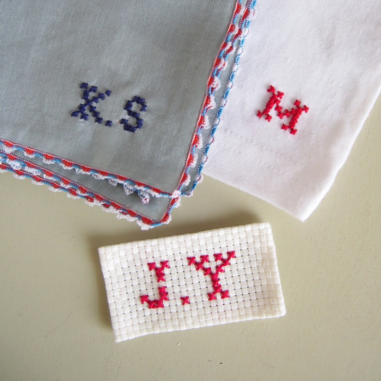 7/8(木) artist inのミニレッスン「クロスステッチ入門～イニシャル刺繍～」