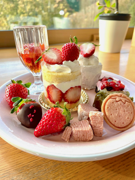 いちごのスイーツプレート】 農園朝採れの完熟いちごを使用