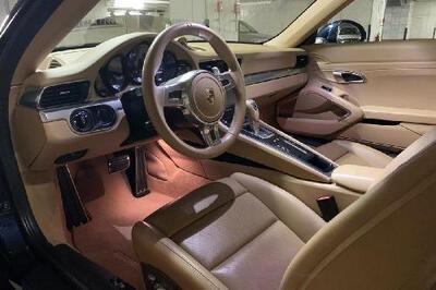 911 Carerra / ポルシェ