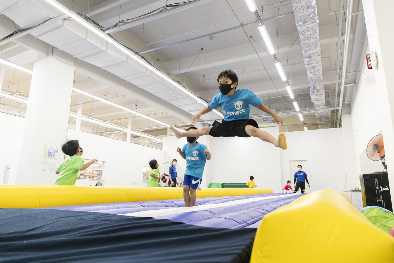 オールラウンドスポーツ〈エアトランポリン〉