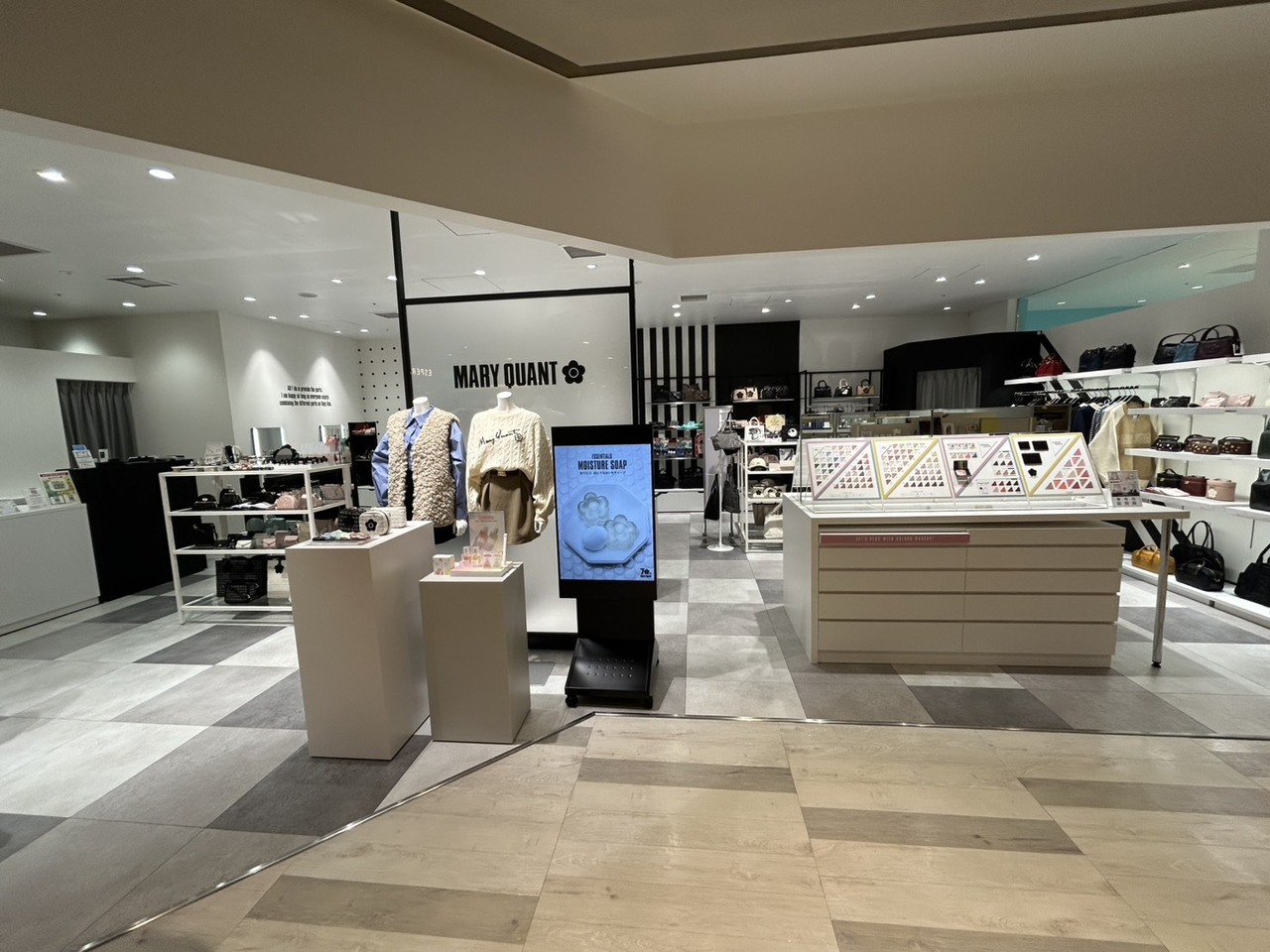 MARY QUANT ペリエ千葉店