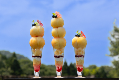 【岡山白桃豪華グラスパフェ】県内近隣 桃農家の新鮮・完熟の桃を使用 