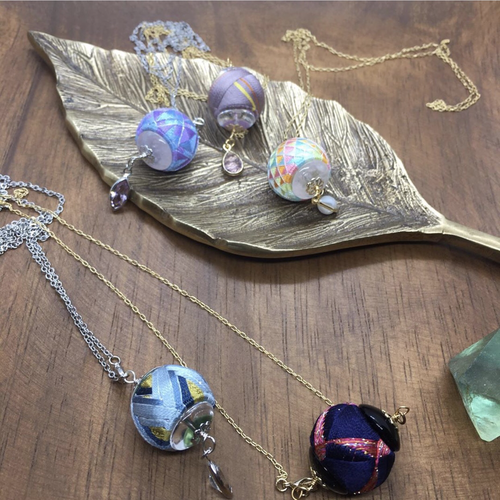 ともこ様オーダーのお品　羽アクセサリー 本物の蝶の羽 透かしデザインアゲハ蝶ネックレス スルコウスキー