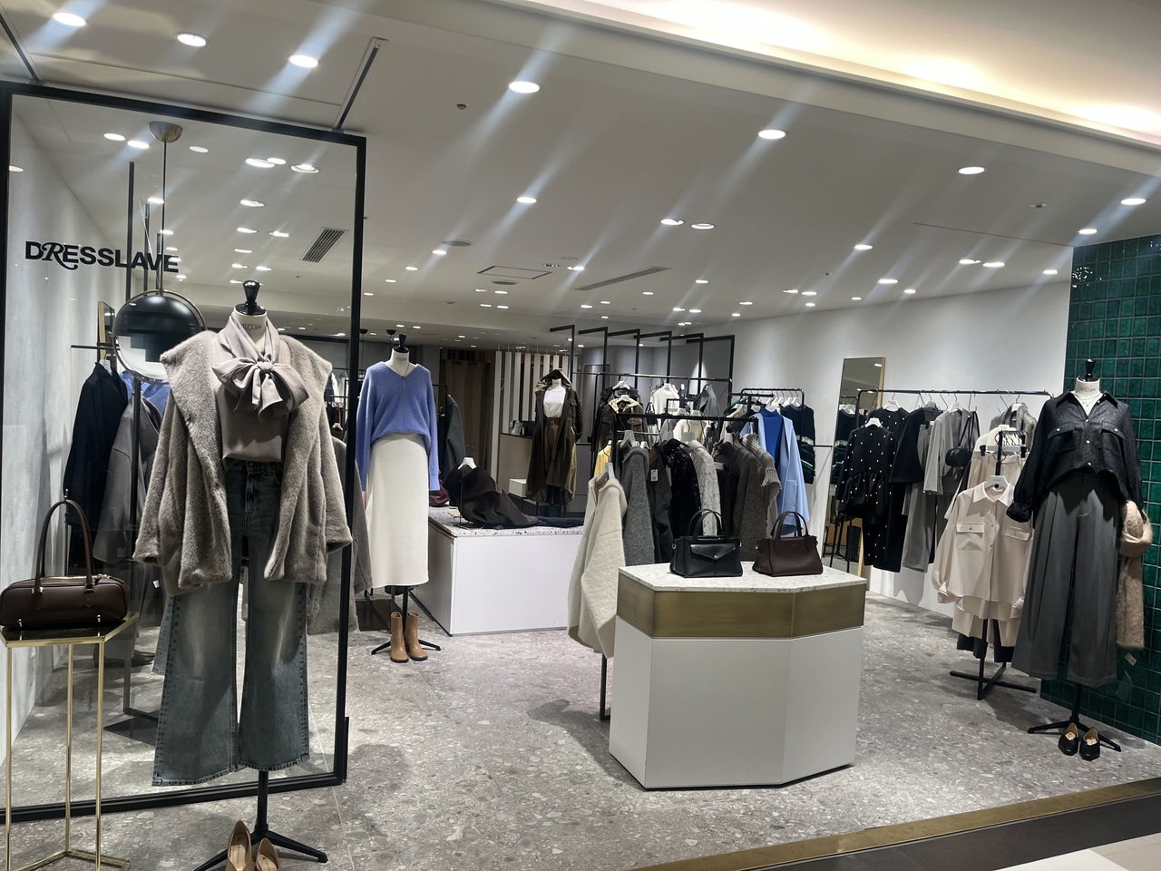 DRESSLAVEルミネ新宿店　予約ページ