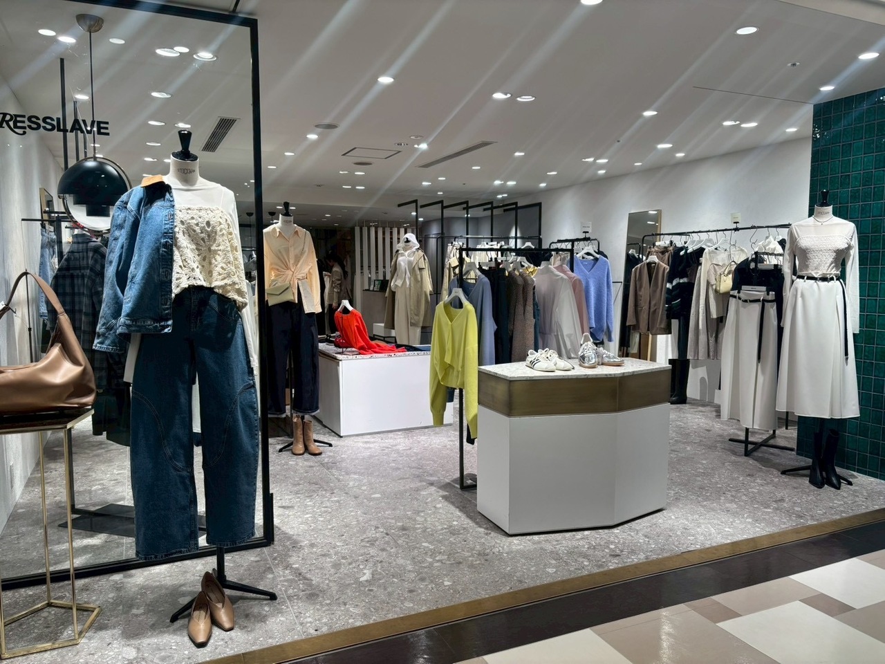 DRESSLAVEルミネ新宿店　予約ページ