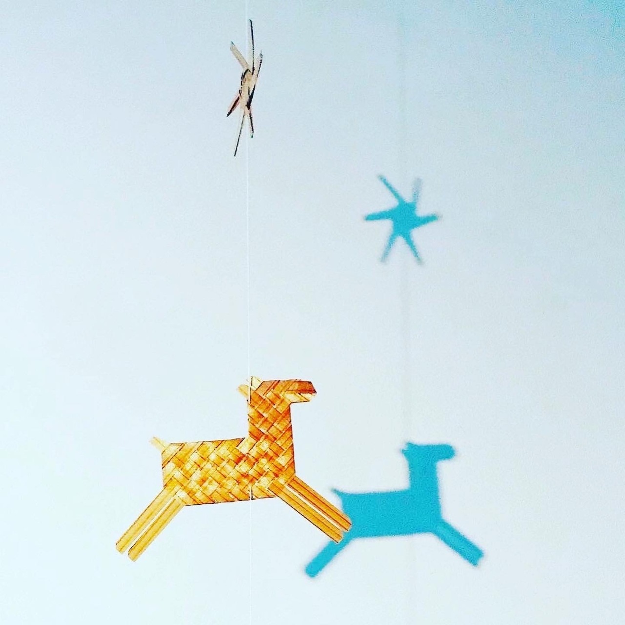 秋田・秋田杉細工で編み込むつるし飾りを作ろう