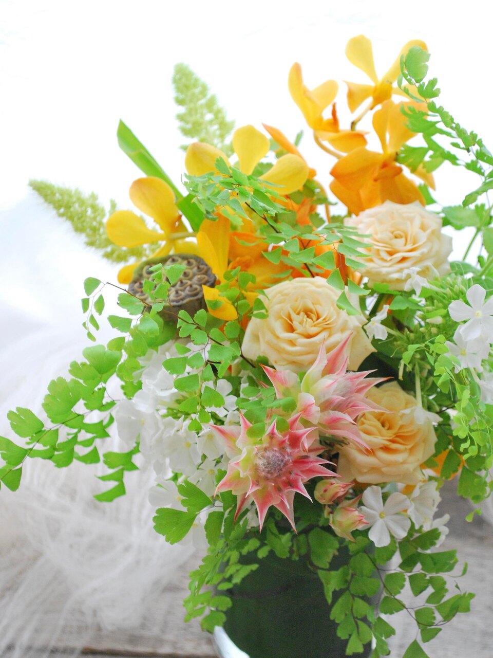 終了【南国風フラワーアレンジメント】潤いのモンステラとガラス花器の