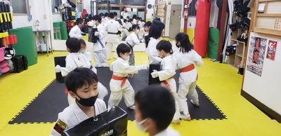 実践空手道　佐々木道場　等々力本部空手道場、梅ヶ丘支部空手道場、駒沢支部空手道場の3道場があります。